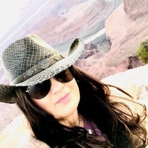 Meet your Posher, Isabel